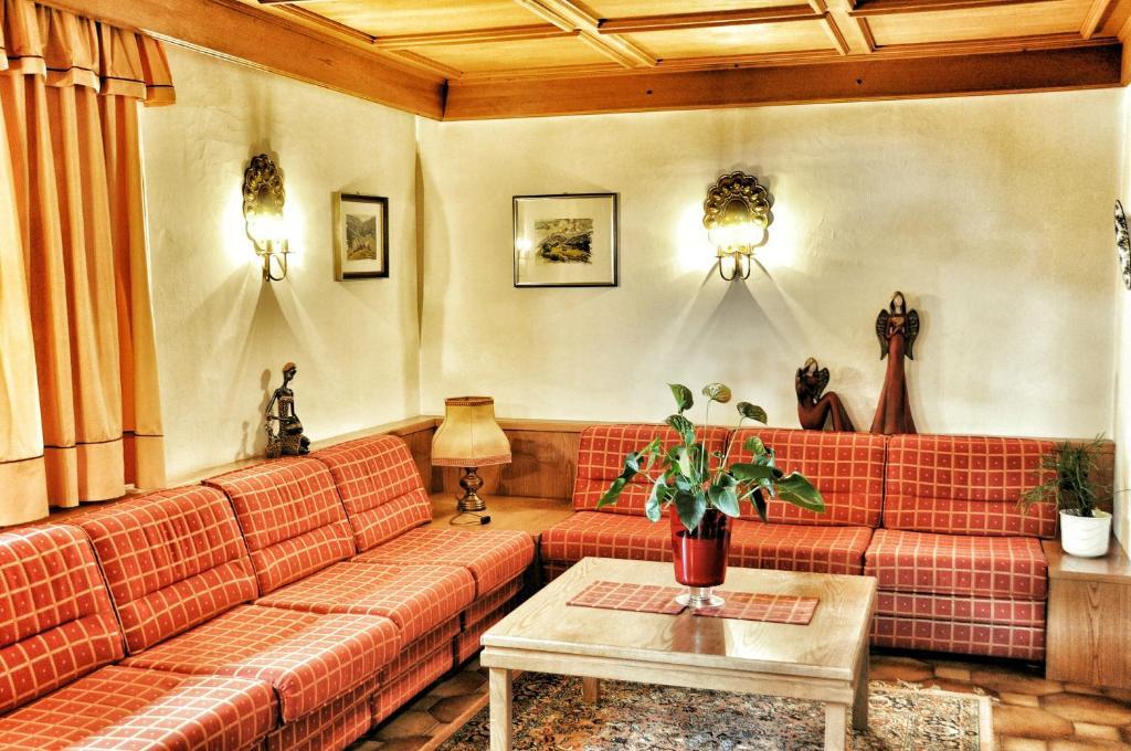 Hotel Panorama Garni Ingrid à Dobbiaco Extérieur photo